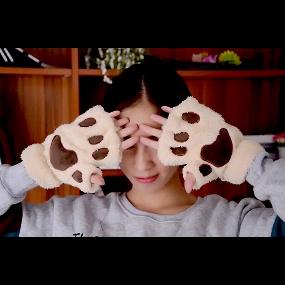 Beige cat paw🐾 fingerless furry gloves - Picture 7 of 16
